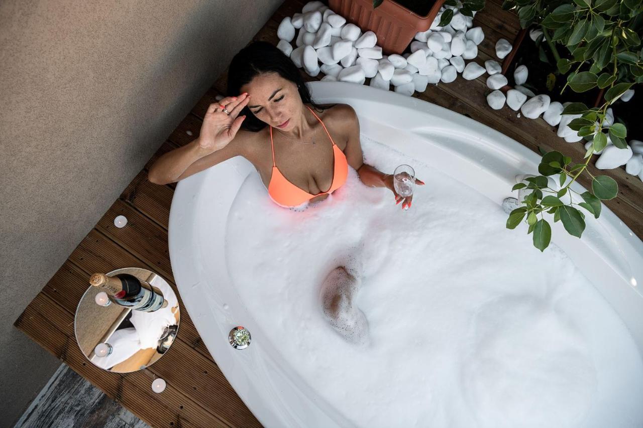 Castello Luxury Residence With Private Jacuzzi Chrissi Akti Chania Exterior foto